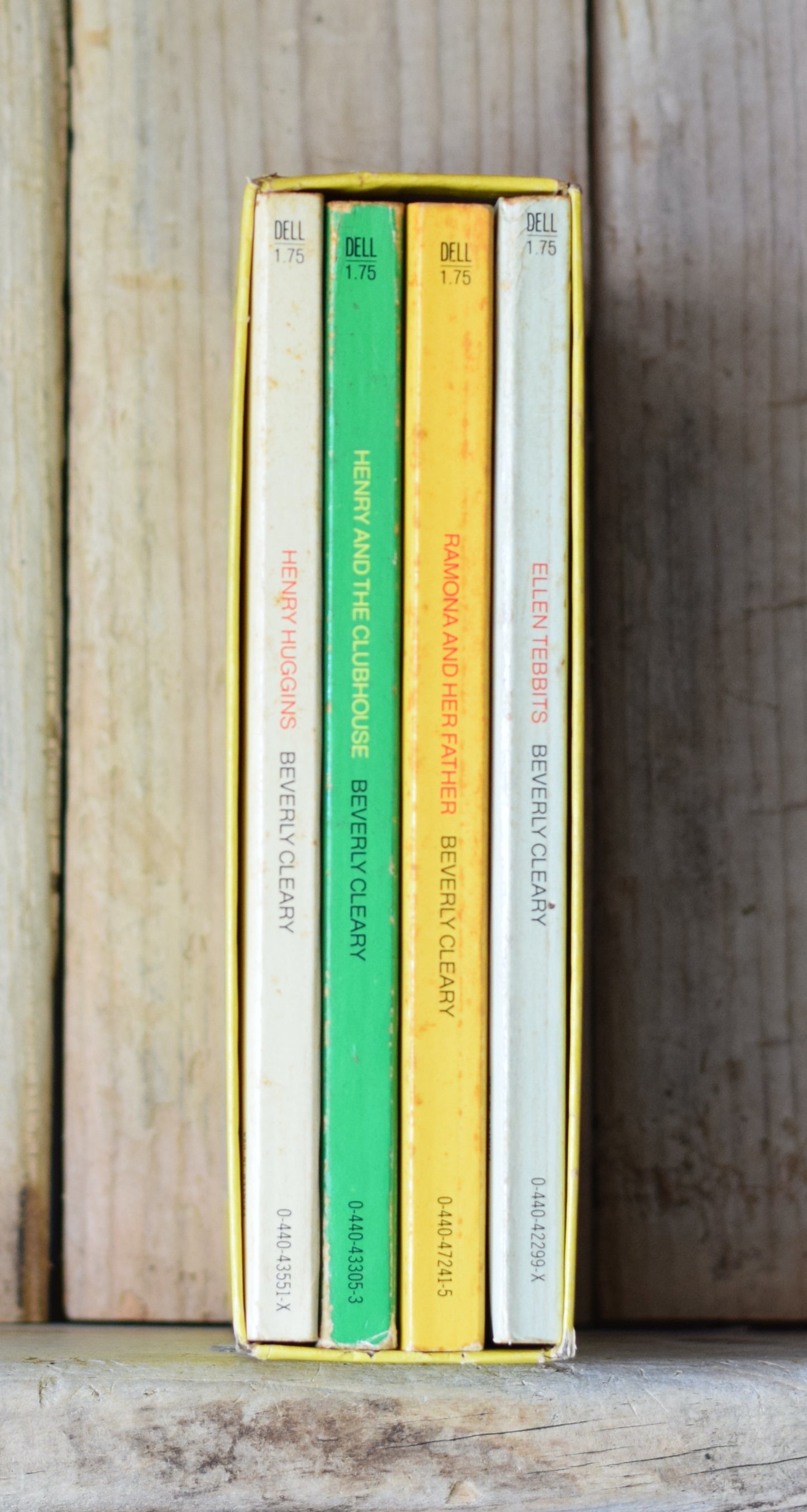 Vintage Children's Paperback Box Set: The Best of Beverly Cleary - Henry Huggins, Ellen, Ramona