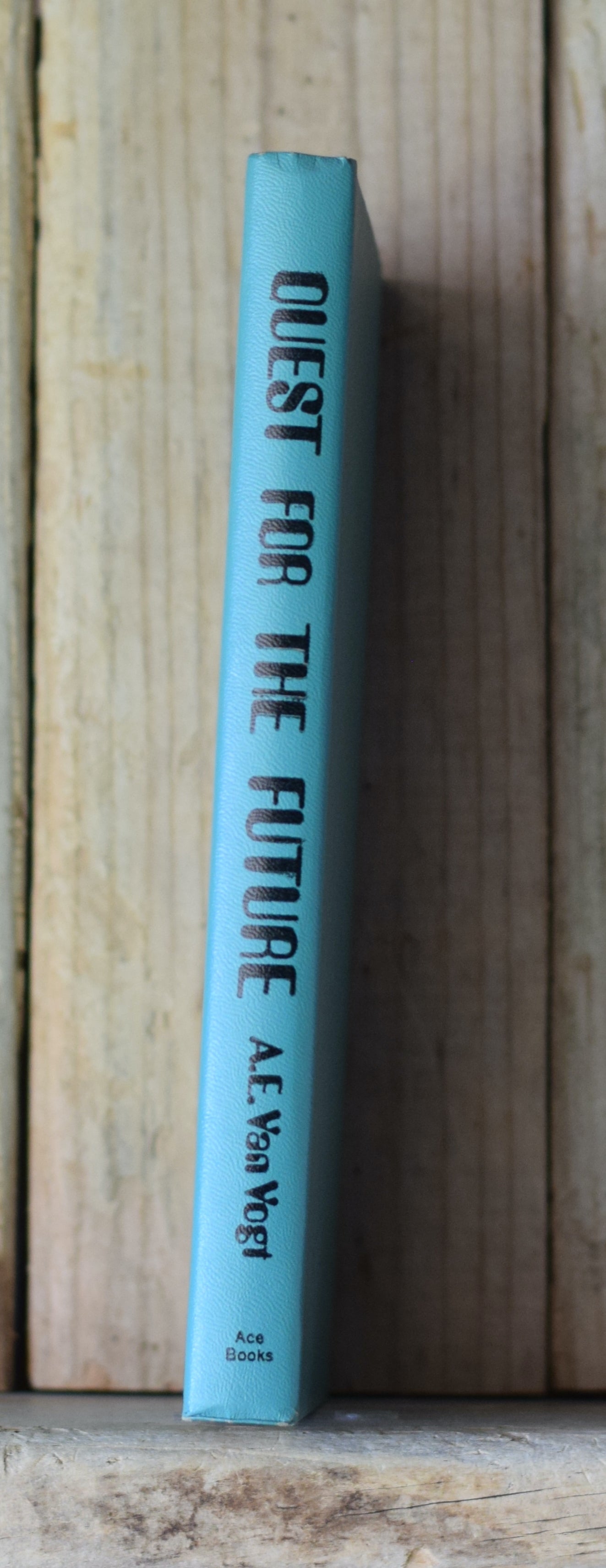 Vintage Sci-fi Hardback: AE Van Vogt - Quest for the Future BCE