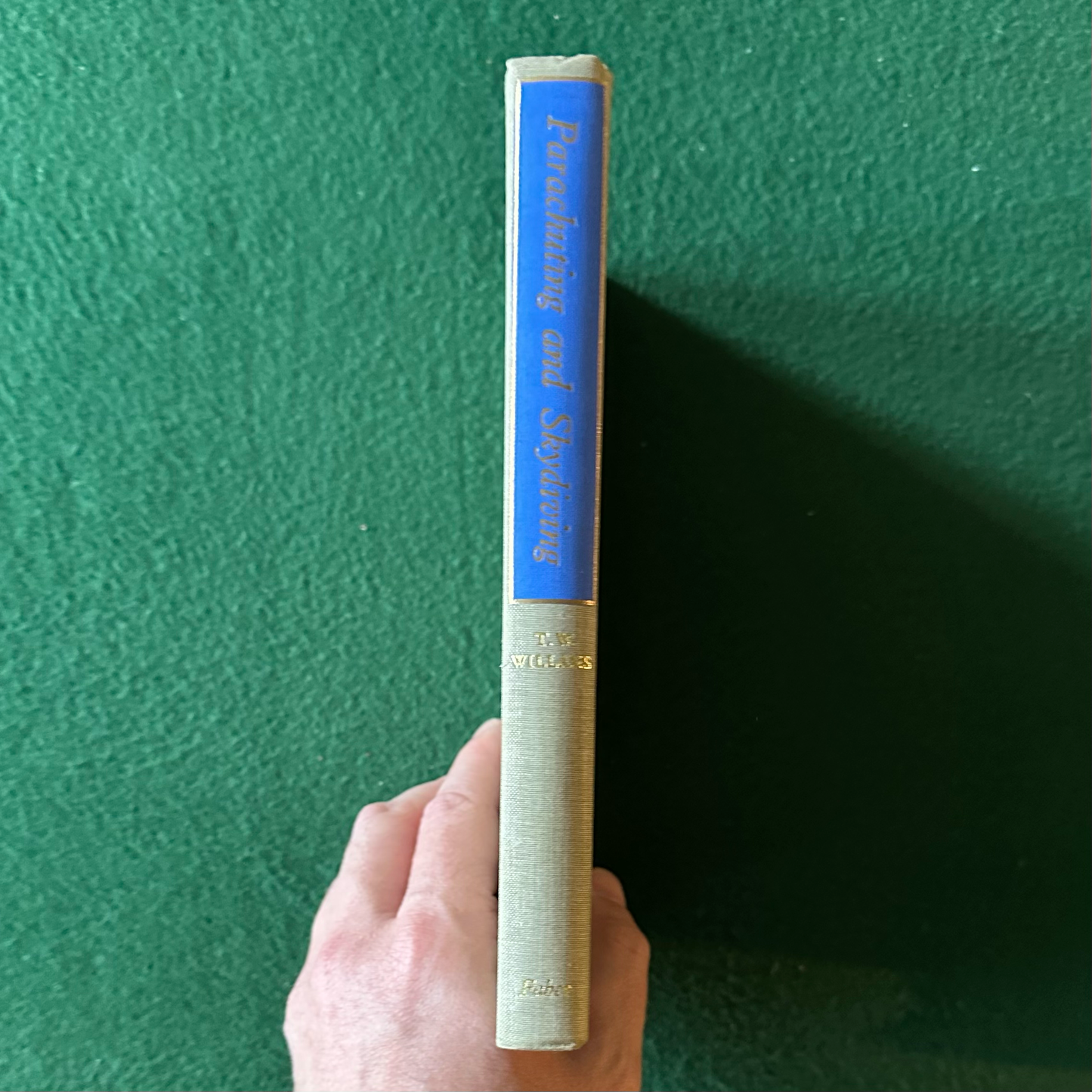 Vintage Non-Fiction Hardback: T W Williams - Parachuting & Skydiving FIRST EDITION