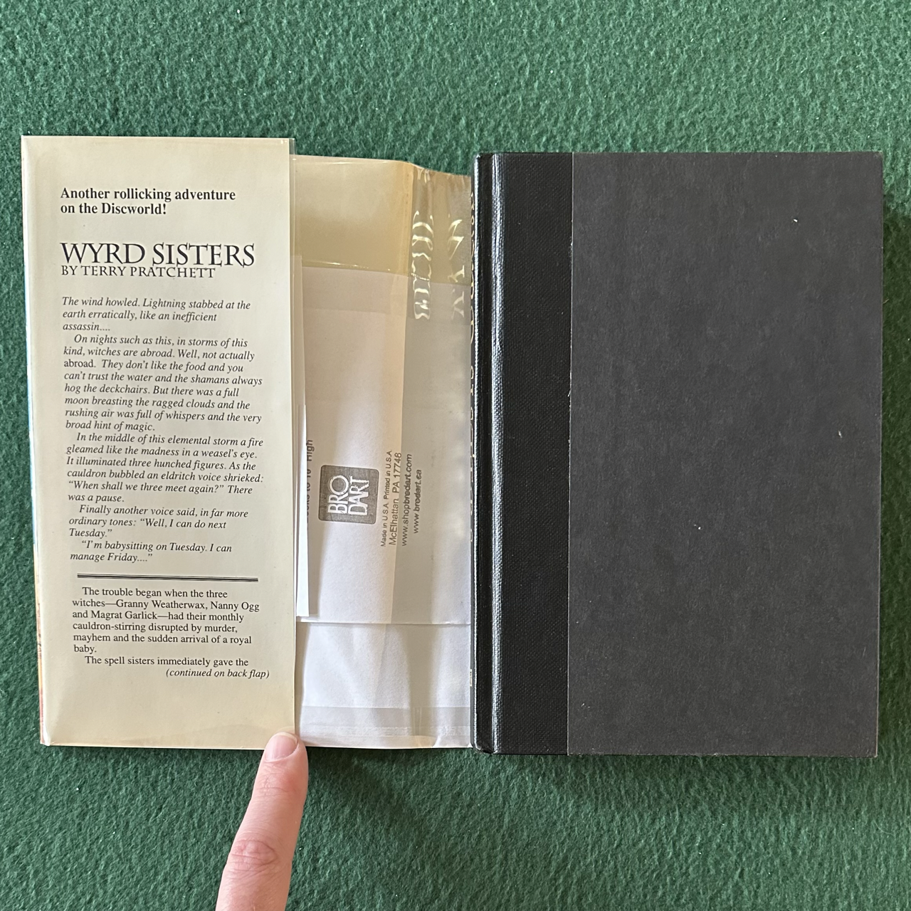 Vintage Fantasy Hardback: Terry Pratchett - Wyrd Sisters BCE