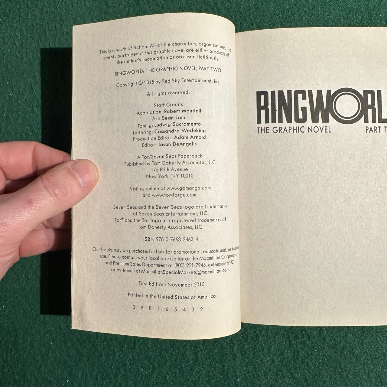 Graphic Novel Paperbacks: Larry Niven and Sean Lam - Ringworld, The Graphic Novel, Parts 1 & 2