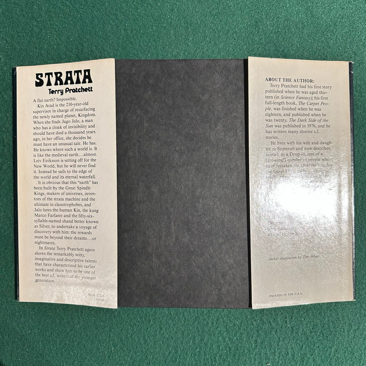 Vintage Fantasy Hardback: Terry Pratchett - Strata BCE