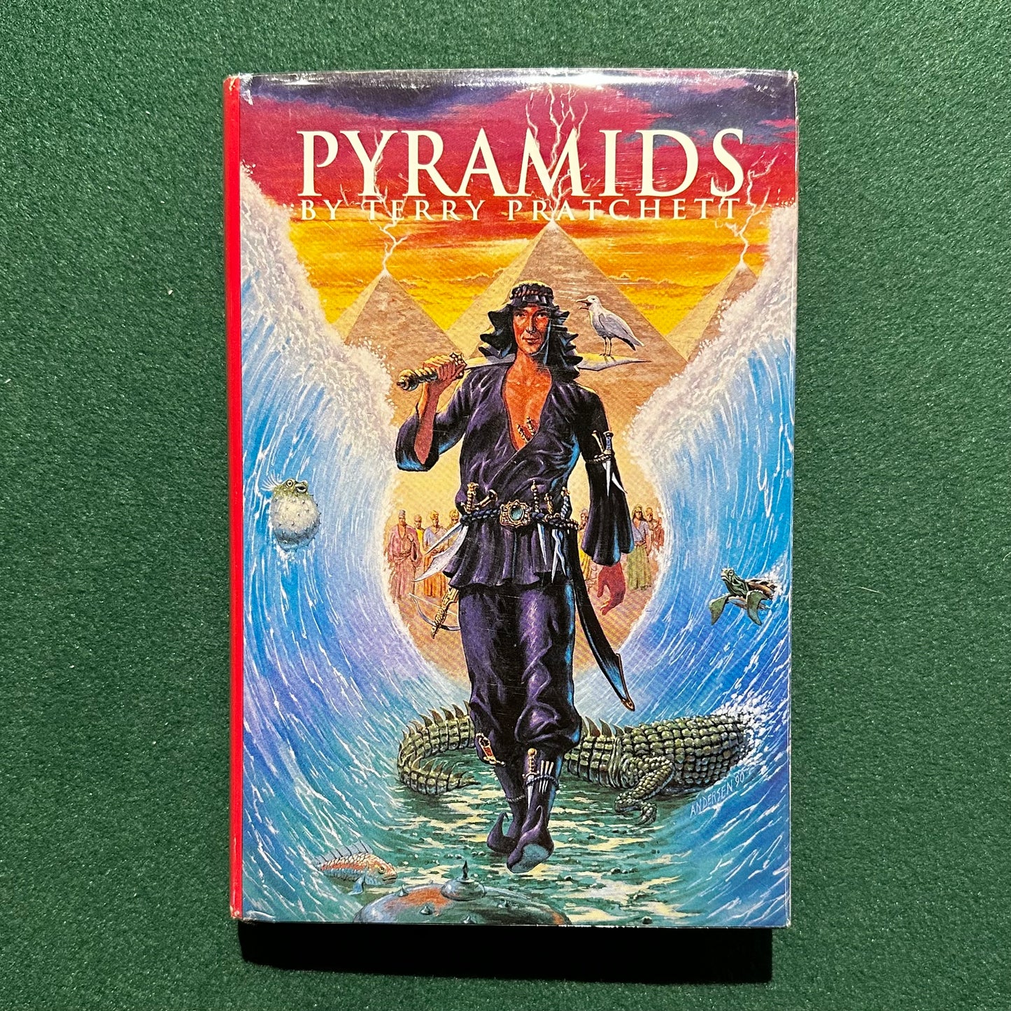 Vintage Fantasy Hardback: Terry Pratchett - Pyramids BCE SIGNED
