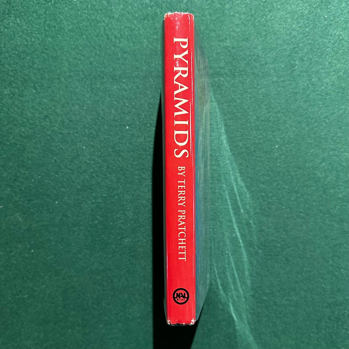 Vintage Fantasy Hardback: Terry Pratchett - Pyramids BCE SIGNED