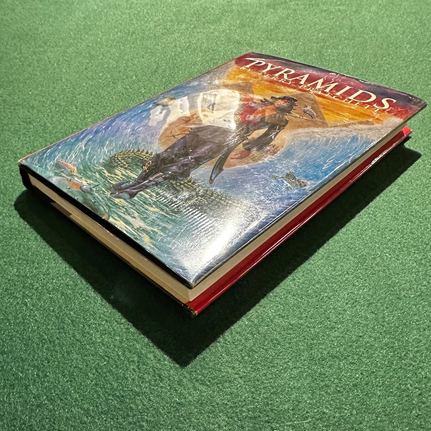 Vintage Fantasy Hardback: Terry Pratchett - Pyramids BCE SIGNED