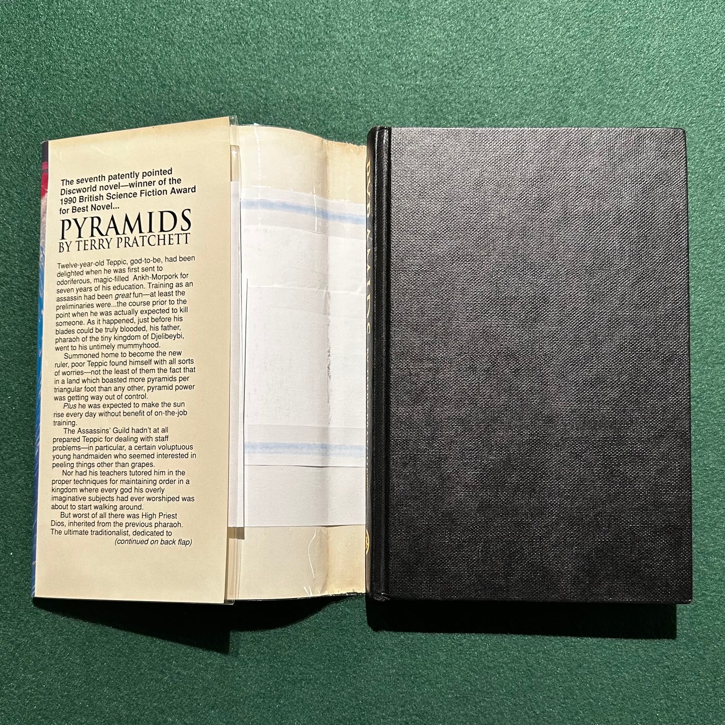 Vintage Fantasy Hardback: Terry Pratchett - Pyramids BCE SIGNED