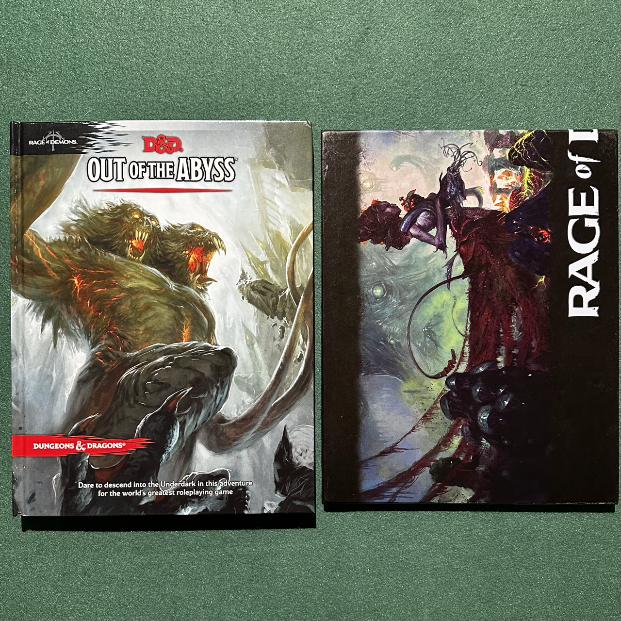 Dungeons & Dragons Hardback: Out of the Abyss with DM Screen