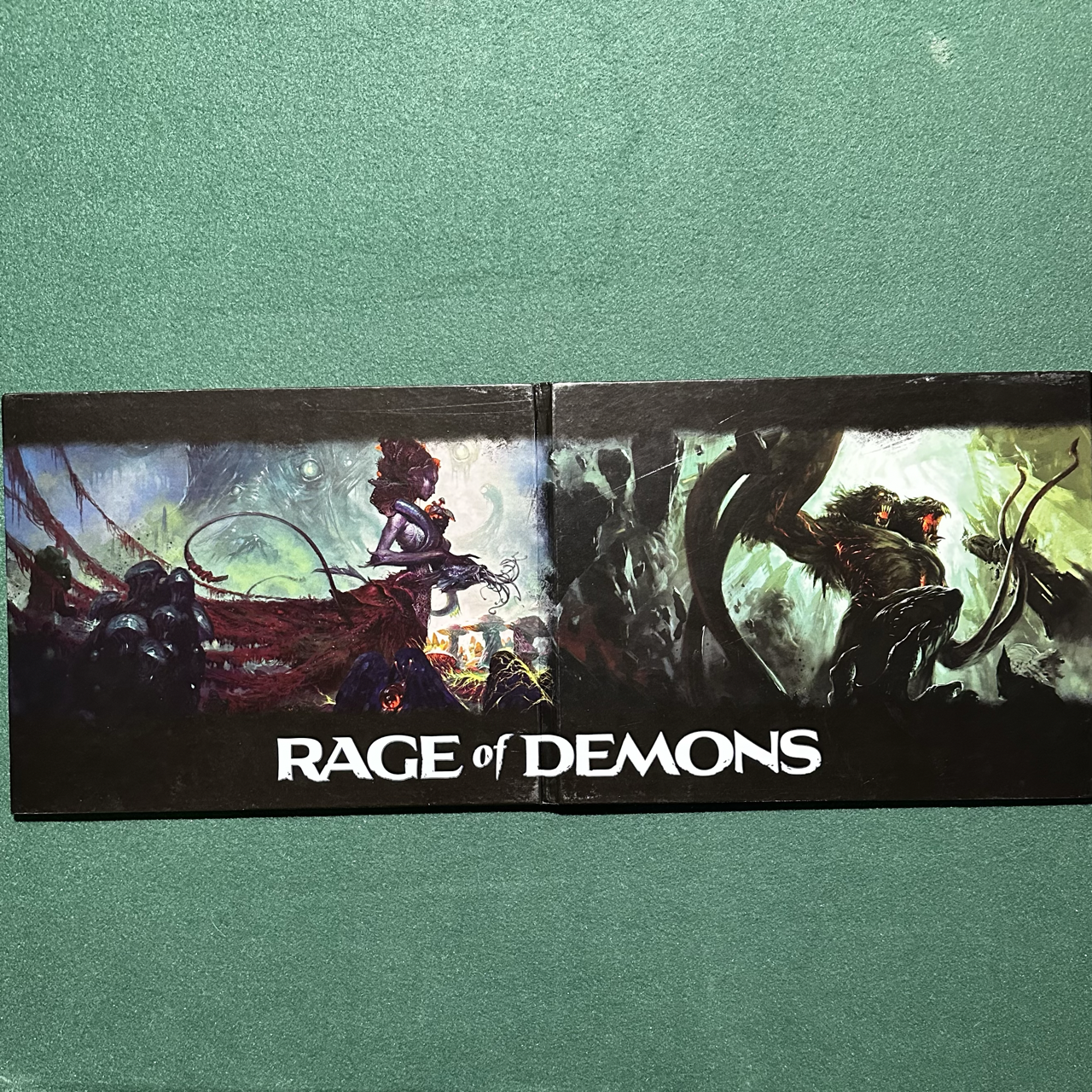 Dungeons & Dragons Hardback: Out of the Abyss with DM Screen