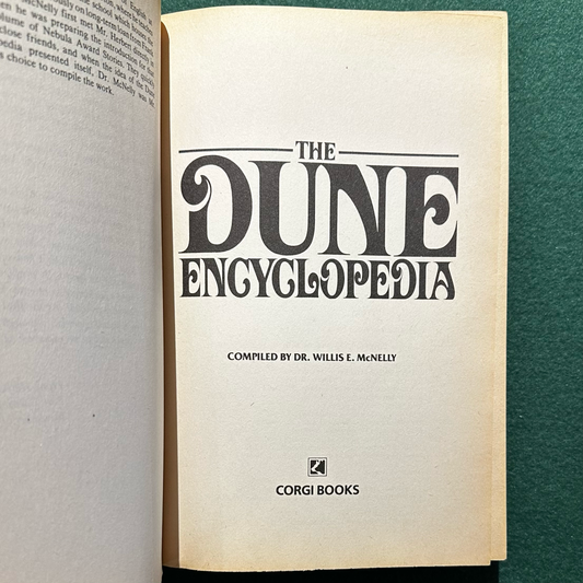 Vintage Sci-fi Paperback: Frank Herbert and Dr Willis E McNelly - The Dune Encyclopedia UK EDITION