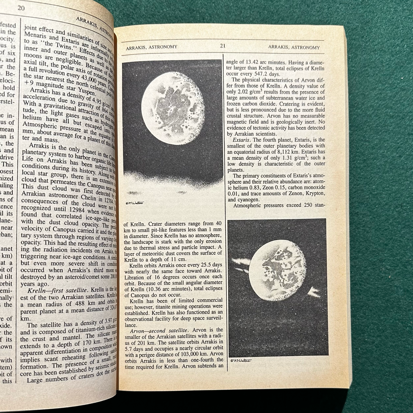 Vintage Sci-fi Paperback: Frank Herbert and Dr Willis E McNelly - The Dune Encyclopedia US EDITION