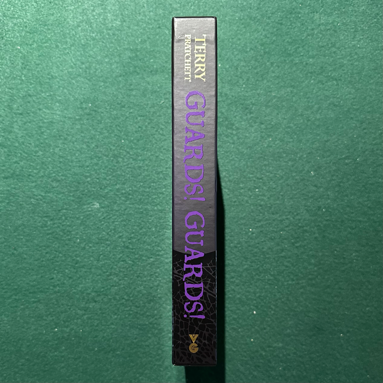 Fantasy Hardback: Terry Pratchett - Guards! Guards! ARTIST SIGNED LIMITED EDITION