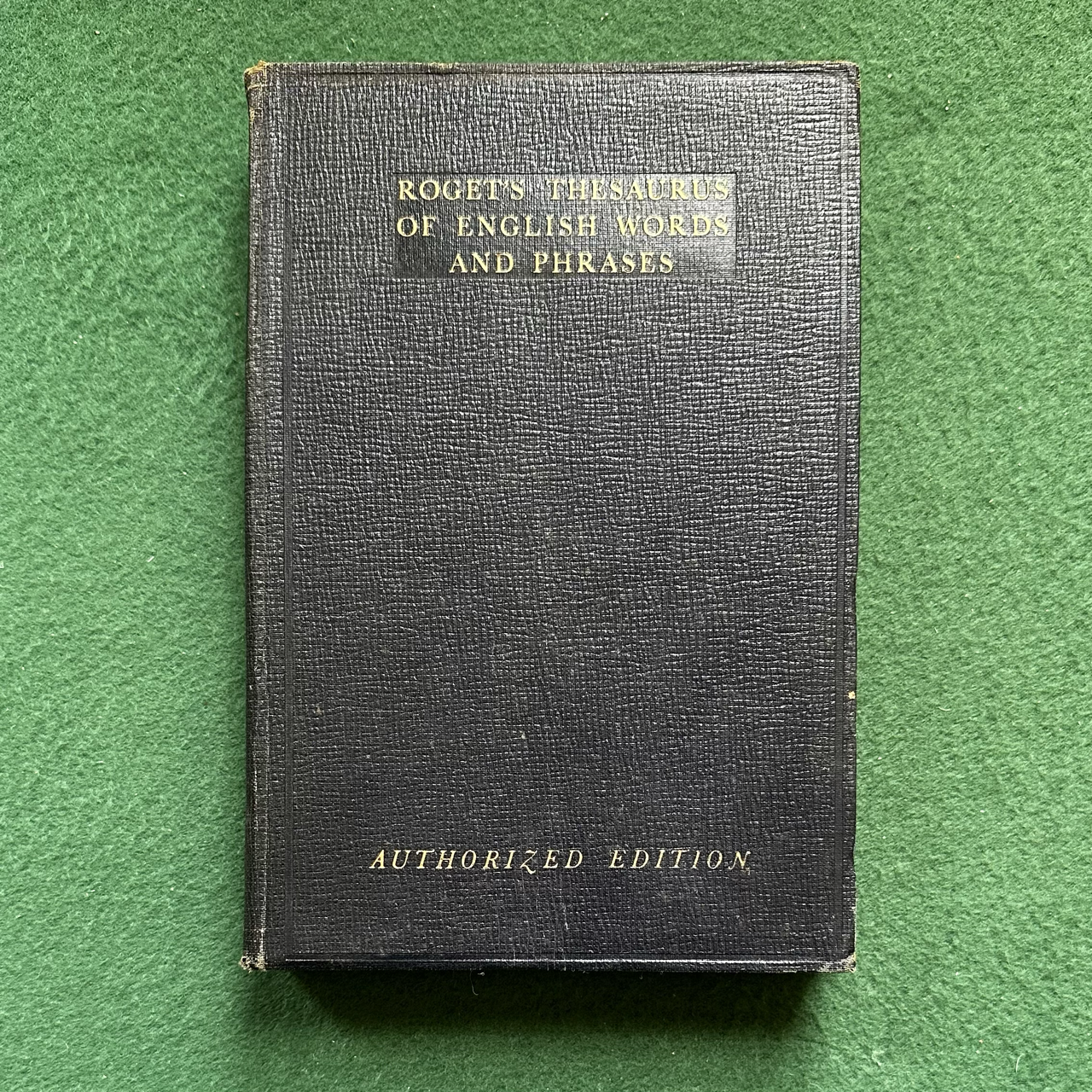 Antique Non-Fiction Hardback: Peter Mark Roget - Thersaurus of English Words and Phrases 1933