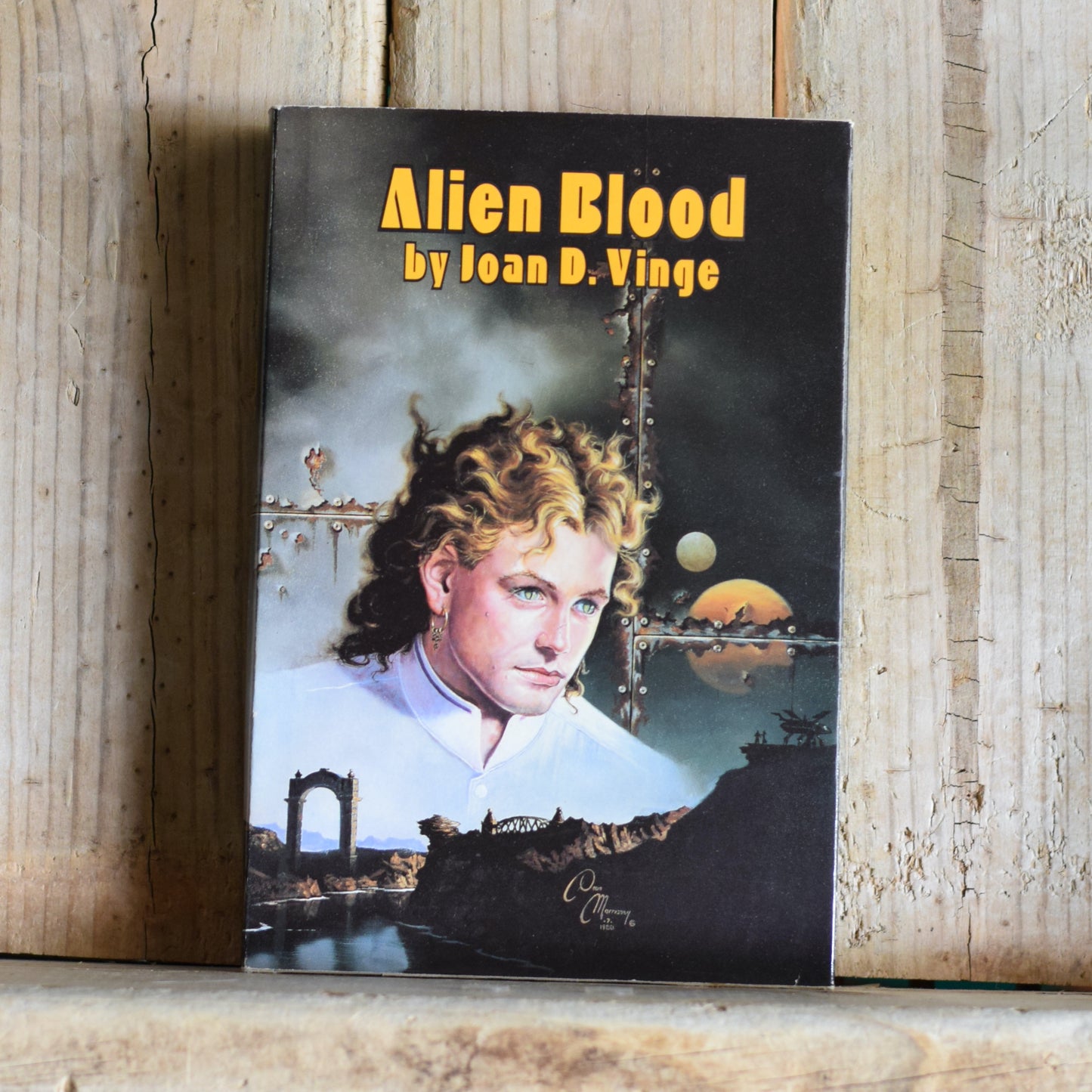 Vintage Sci-fi Hardback: Joan D Vinge - Alien Blood, featuring Psion and Cat's Paw BCE