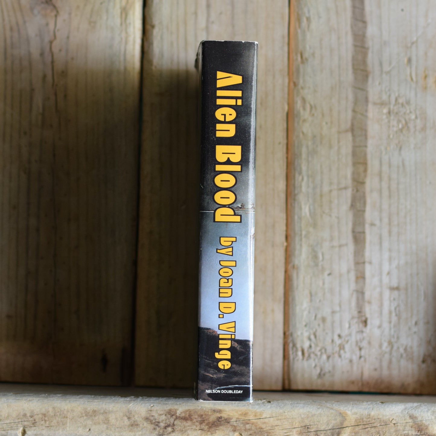 Vintage Sci-fi Hardback: Joan D Vinge - Alien Blood, featuring Psion and Cat's Paw BCE
