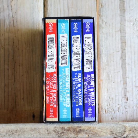 Vintage Fiction Paperbacks: Jessica Fletcher and Donald Bain - Murder, She Wrote