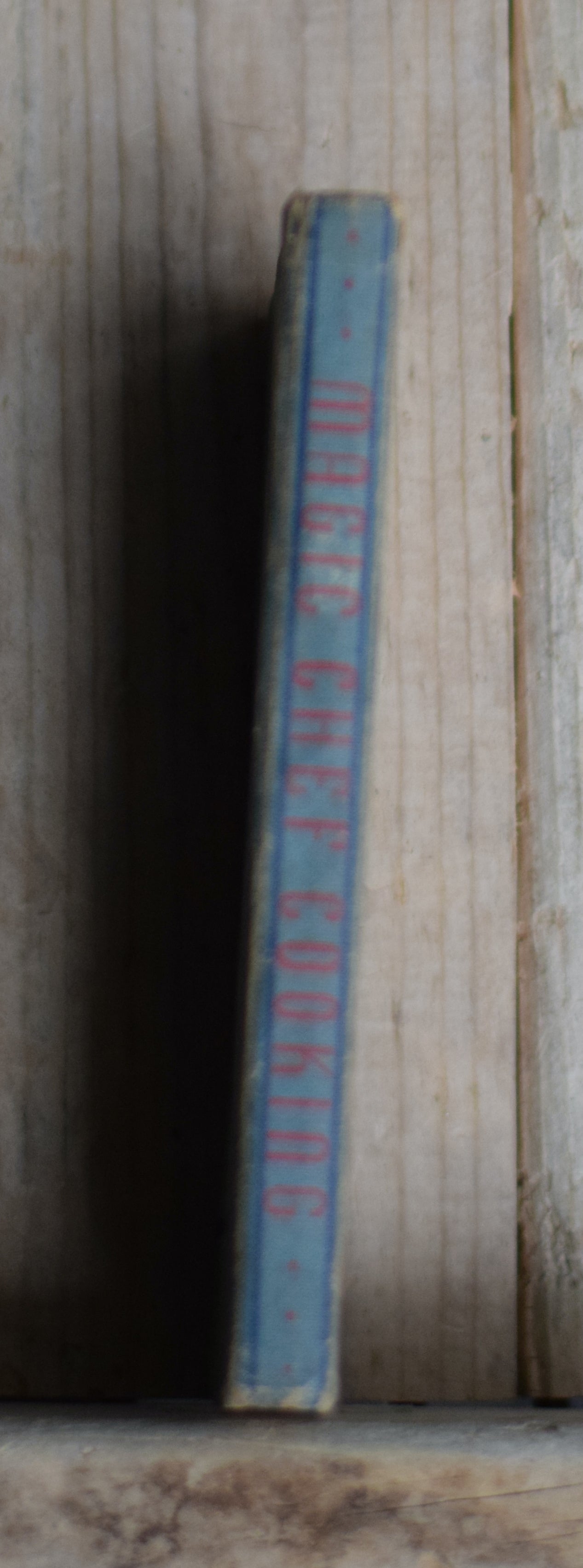 Vintage Cookbook Hardback: Dorothy E Shank - Magic Chef Cooking