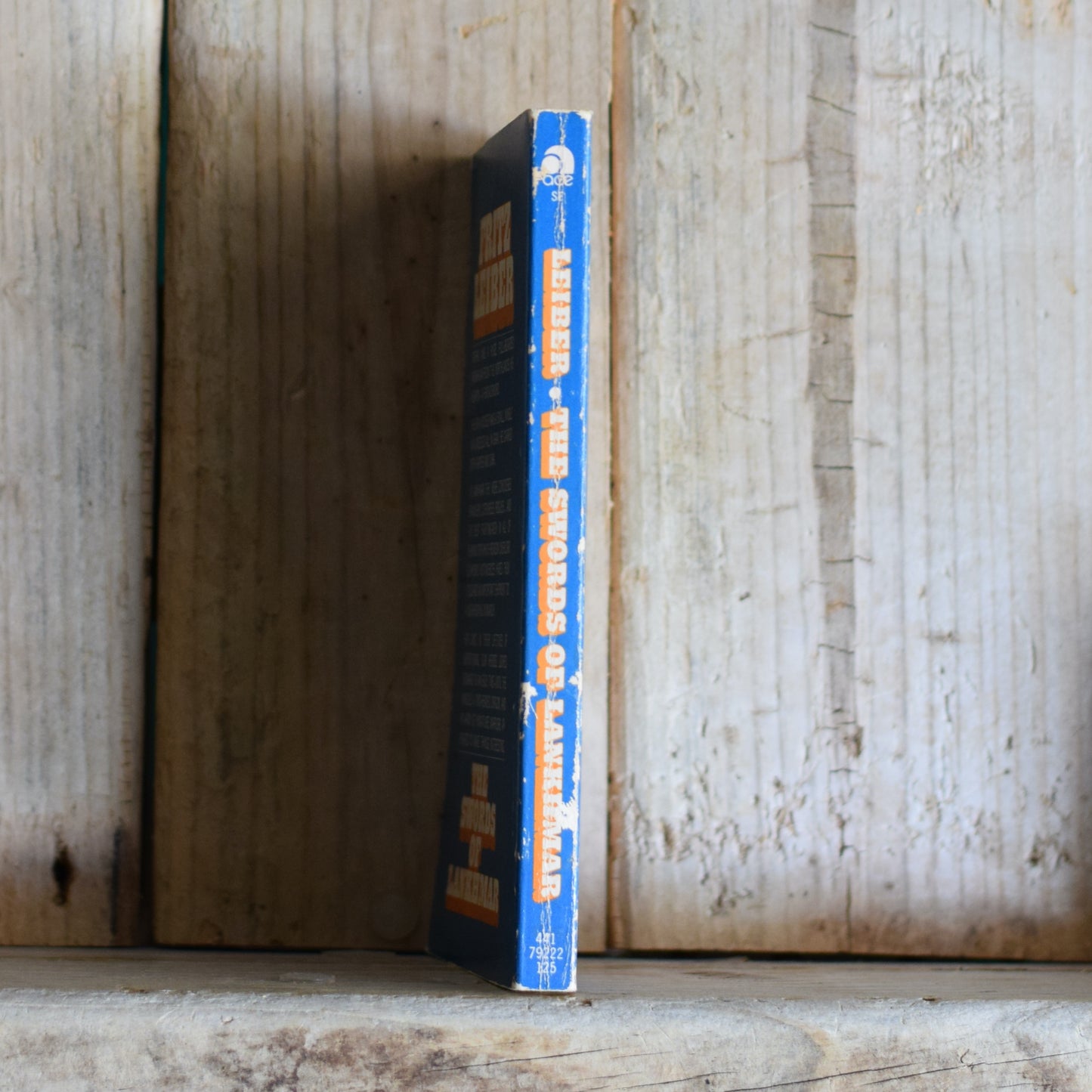 Vintage Sci-fi Paperback: Fritz Leiber - The Swords of Lankhmar