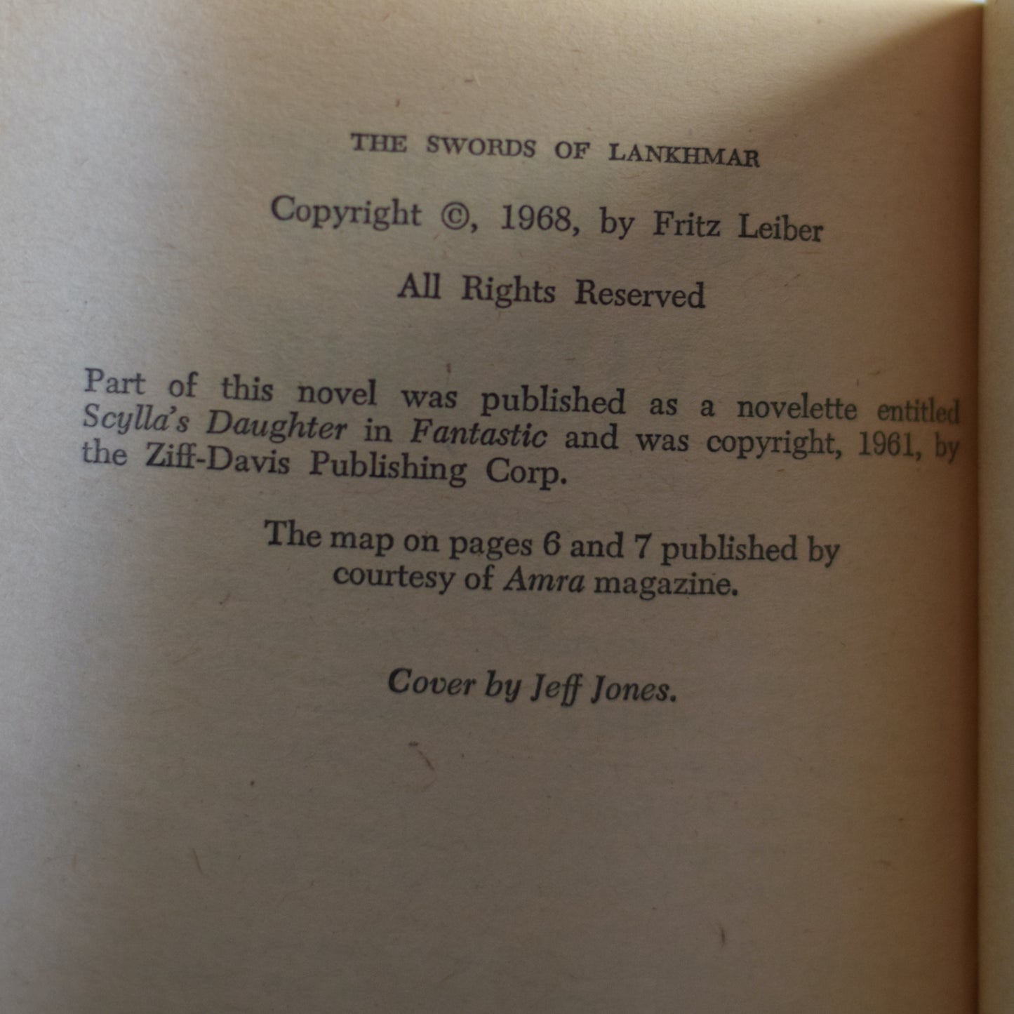 Vintage Sci-fi Paperback: Fritz Leiber - The Swords of Lankhmar