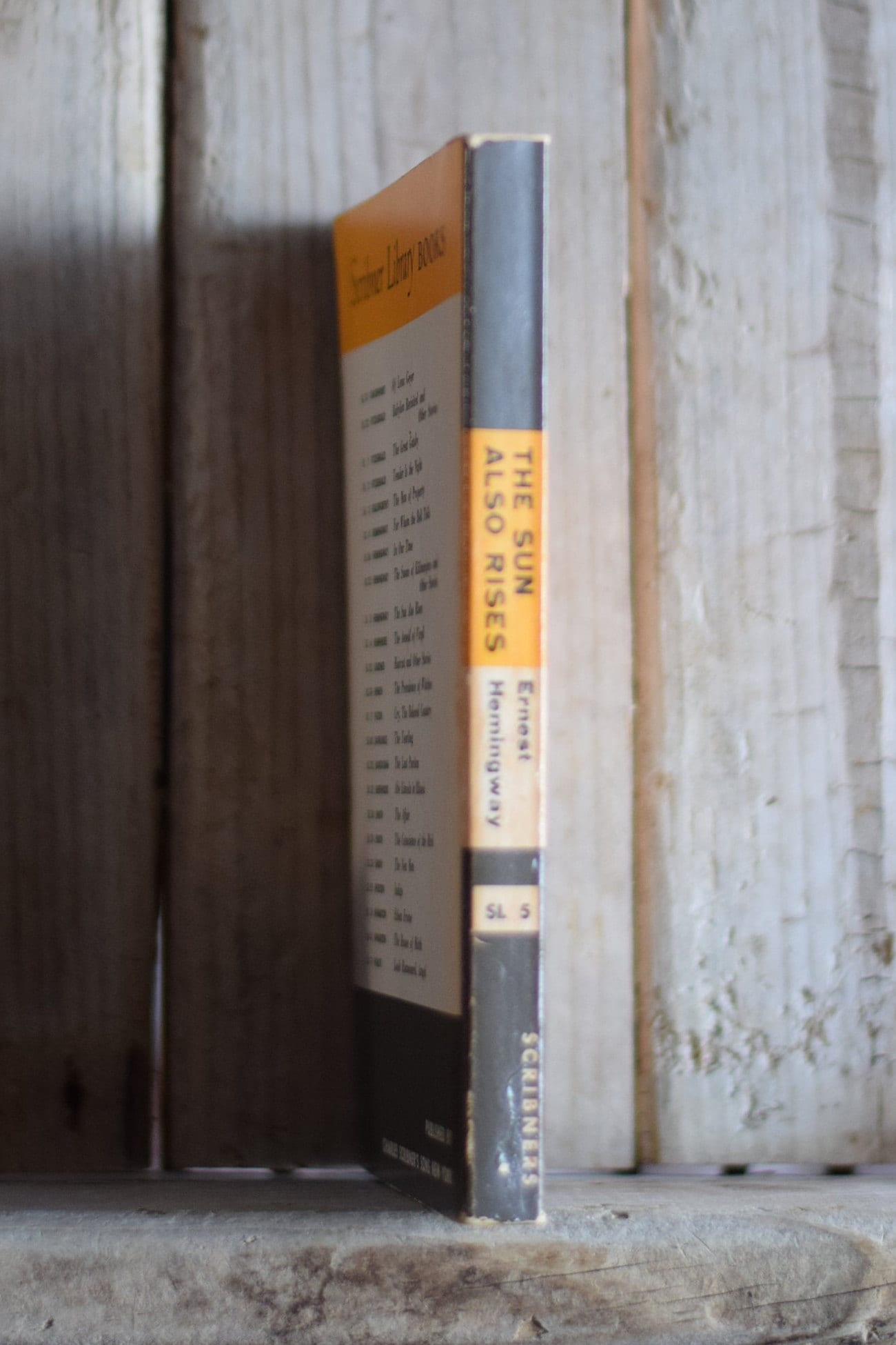 Vintage Fiction Paperback Novel: Ernest Hemingway - The Sun Also Rises