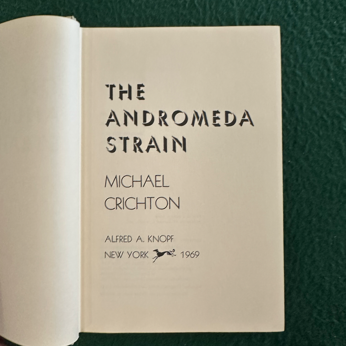 Vintage Sci-Fi Hardback: Michael Crichton - The Andromeda Strain BCE