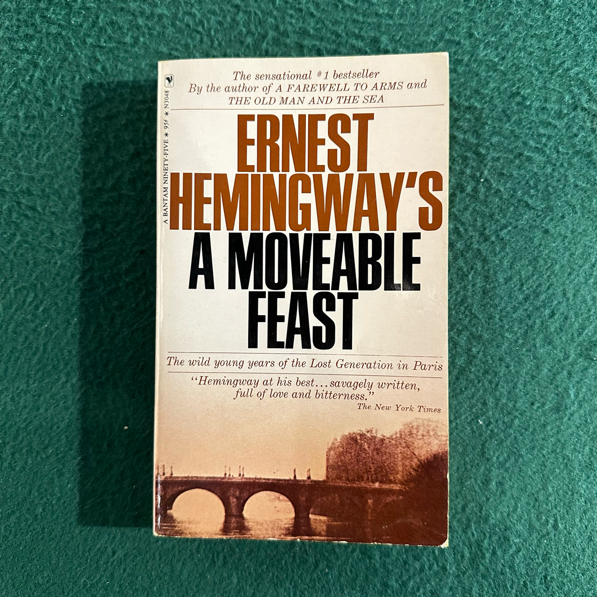 Vintage Fiction Paperback: Ernest Hemingway - A Moveable Feast
