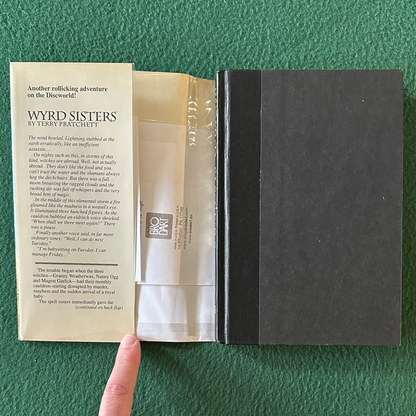 Vintage Fantasy Hardback: Terry Pratchett - Wyrd Sisters BCE