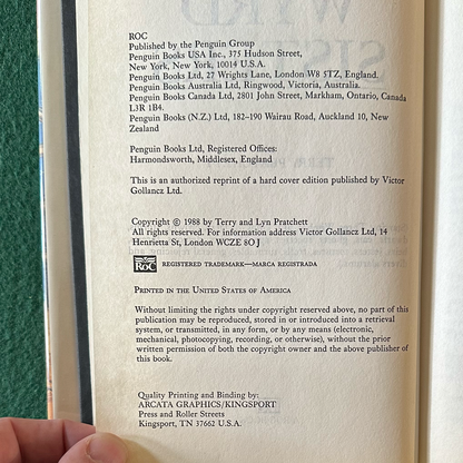 Vintage Fantasy Hardback: Terry Pratchett - Wyrd Sisters BCE