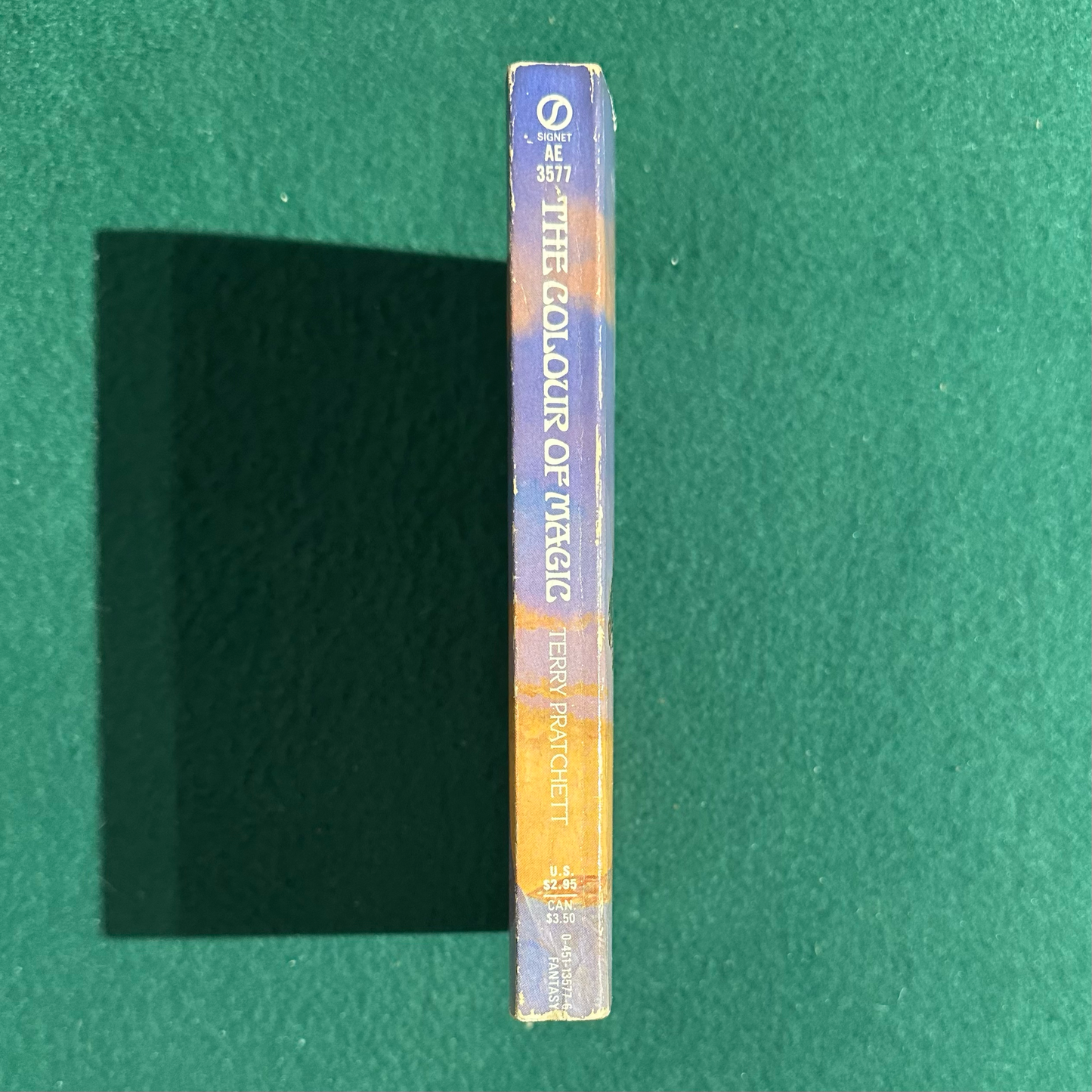 Vintage Fantasy Paperback: Terry Pratchett - The Colour of Magic THIRD PRINTING