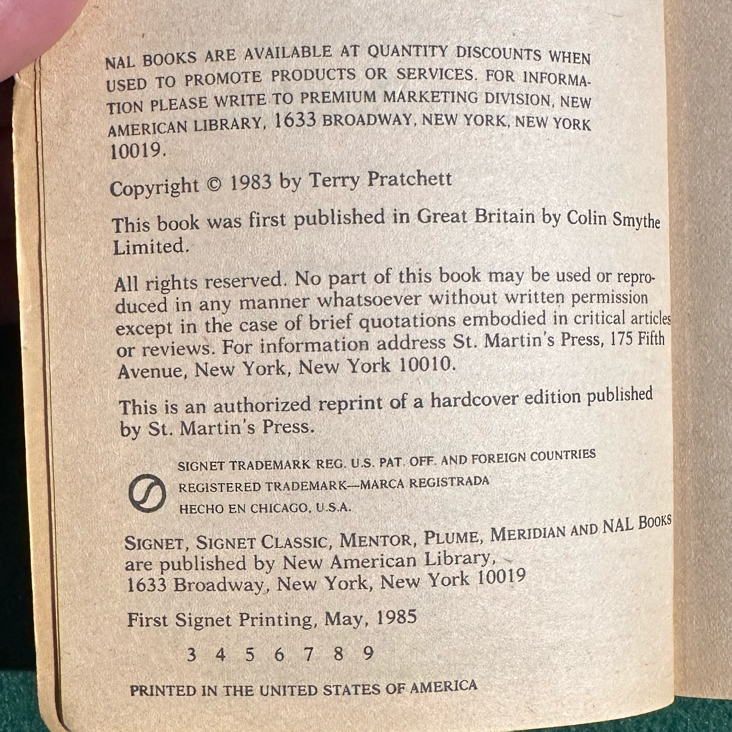 Vintage Fantasy Paperback: Terry Pratchett - The Colour of Magic THIRD PRINTING