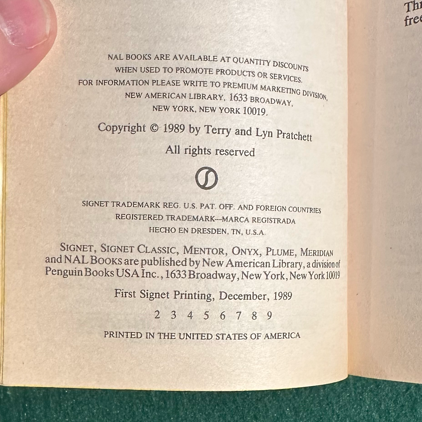 Vintage Fantasy Paperback: Terry Pratchett - Sourcery SECOND PRINTING