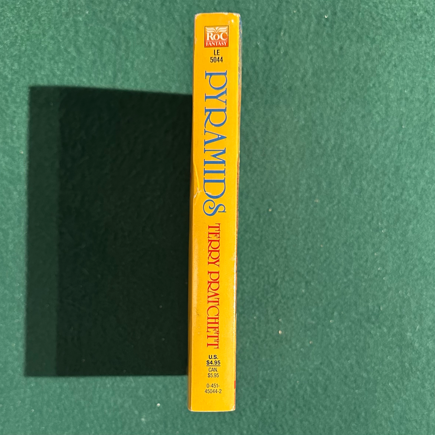 Vintage Fantasy Paperback: Terry Pratchett - Pyramids FIRST PRINTING