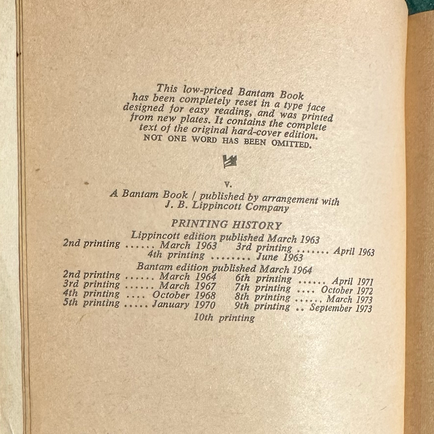 Vintage Fiction Paperback: Thomas Pynchon V. TENTH PRINTING
