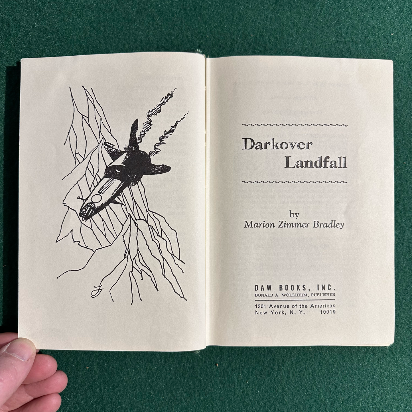 Vintage Sci-Fi Hardback: Marion Zimmer Bradley - Darkover Landfall