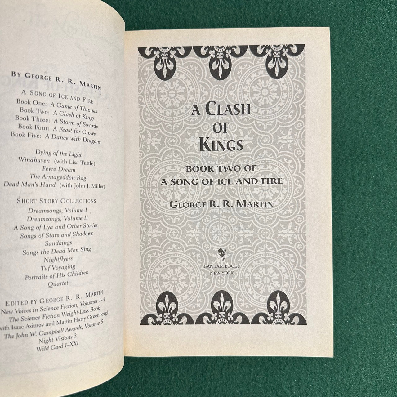 Vintage Fantasy Paperback: George R R Martin - A Clash of Kings FIRST PRINTING