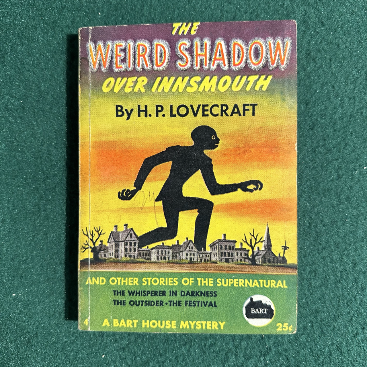 Vintage Horror Paperback: HP Lovecraft - The Weird Shadow Over Innsmouth