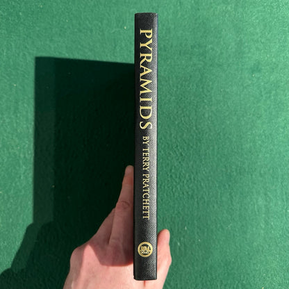 Vintage Fantasy Hardback: Terry Pratchett - Pyramids BCE