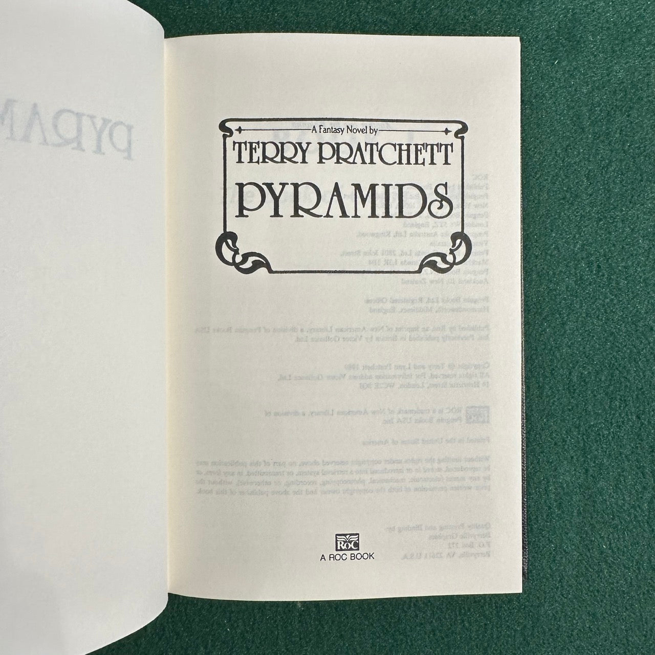 Vintage Fantasy Hardback: Terry Pratchett - Pyramids BCE