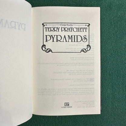 Vintage Fantasy Hardback: Terry Pratchett - Pyramids BCE