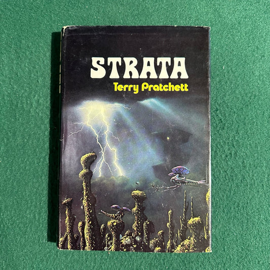 Vintage Fantasy Hardback: Terry Pratchett - Strata BCE