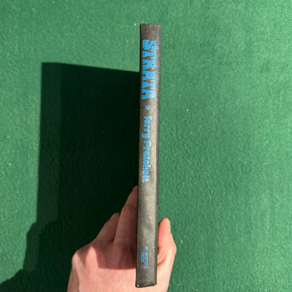 Vintage Fantasy Hardback: Terry Pratchett - Strata BCE