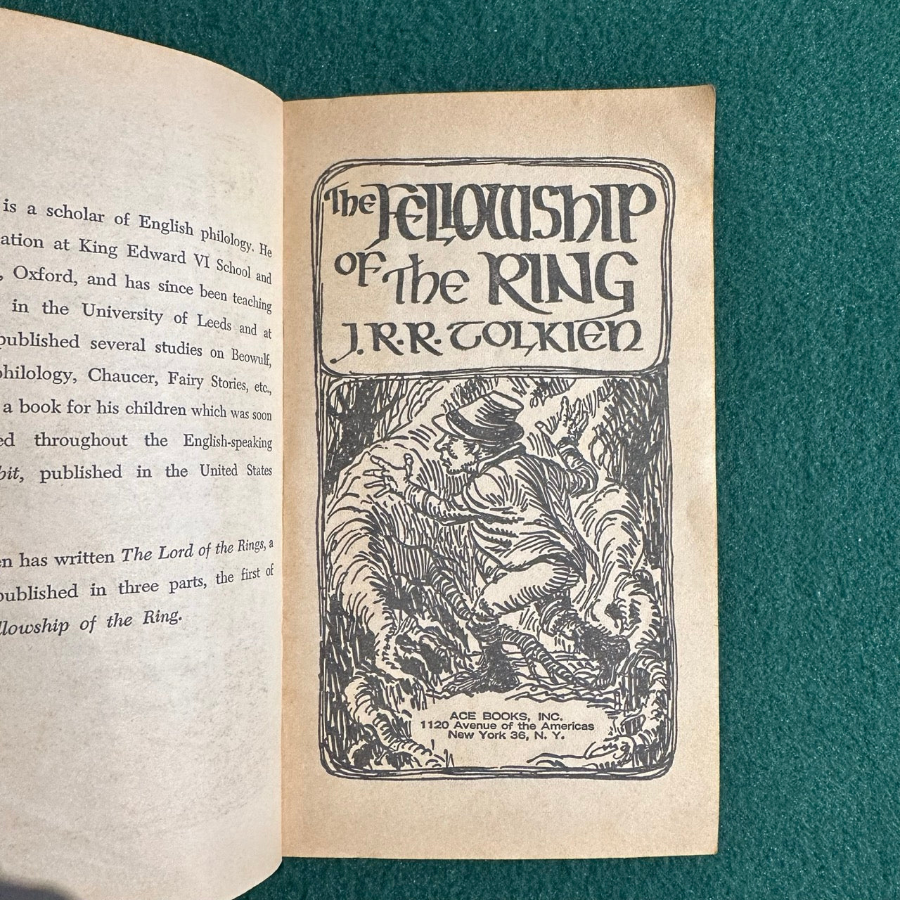 Vintage Fantasy Paperbacks: JRR Tolkien - The Hobbit (3rd Printing) and The Lord of the Rings Ace Unauthorized Editions