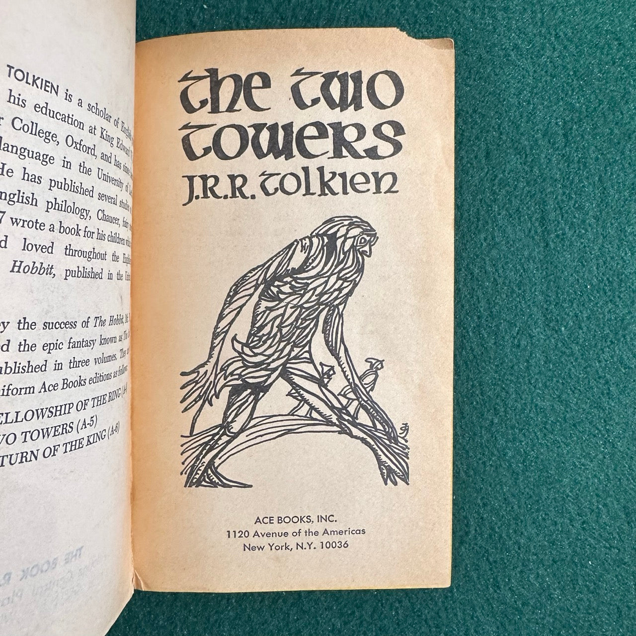 Vintage Fantasy Paperbacks: JRR Tolkien - The Hobbit (3rd Printing) and The Lord of the Rings Ace Unauthorized Editions