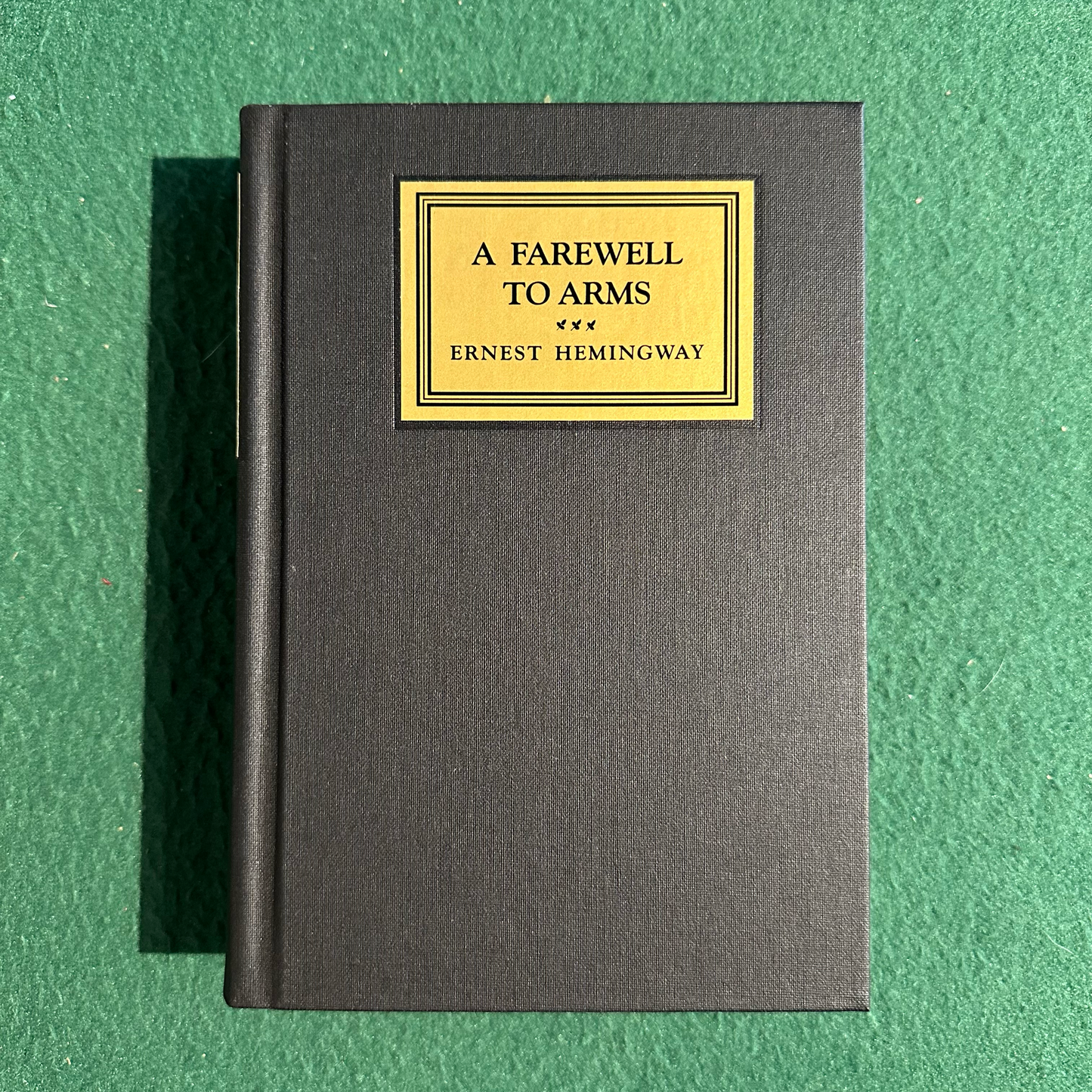 Vintage Fiction Hardback: Ernest Hemingway - A Farewell to Arms FIRST EDITION FACSIMILE