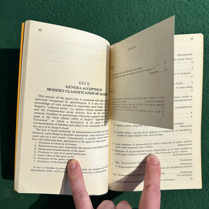 Vintage Non-Fiction Paperback: Daniel E Stuntz, David Largent and Roy Watling - How to Identify Mushrooms to Genus IV: Keys to Families and Genera