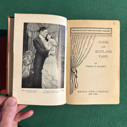 Vintage Fiction Hardbacks: Mary E and Thomas W Hanshew - The Scotland Yard Mystery Library, Six Book Set