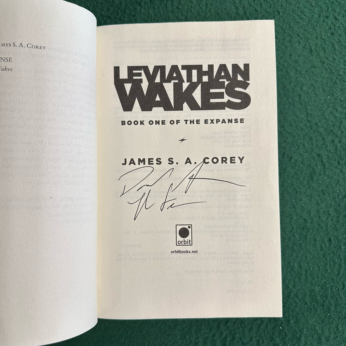 Sci-Fi Paperback: James S A Corey - Leviathan Wakes DOUBLE SIGNED