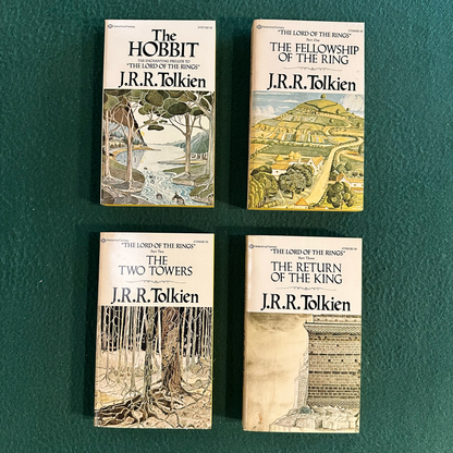 Vintage Fantasy Paperbacks: JRR Tolkien - The Hobbit and The Lord of the Rings Box Set