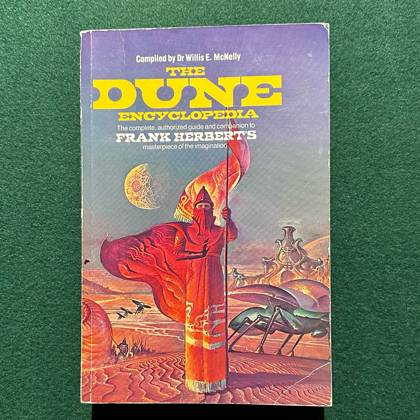 Vintage Sci-fi Paperback: Frank Herbert and Dr Willis E McNelly - The Dune Encyclopedia UK EDITION