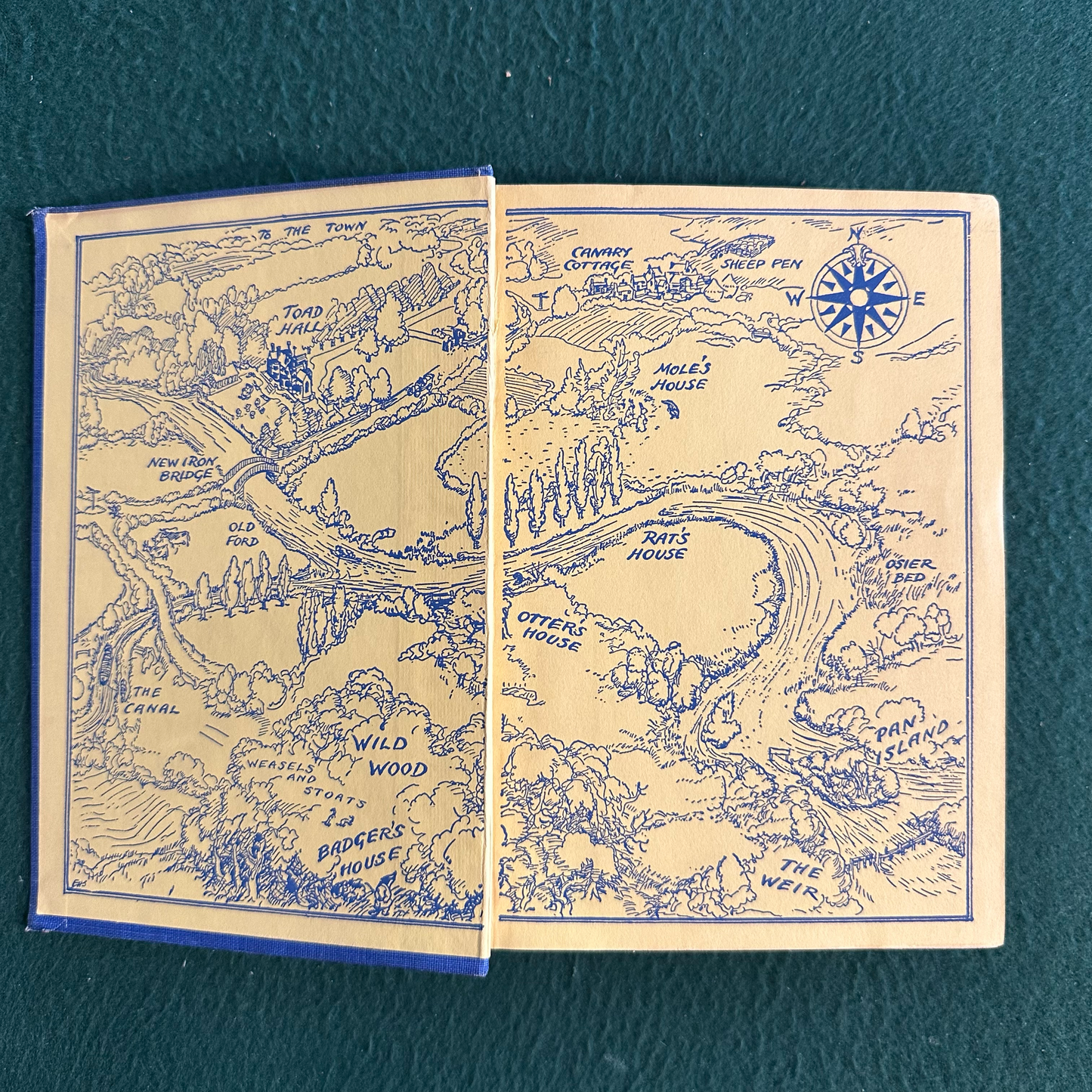 Vintage Fiction Hardback: Kenneth Grahame - The Wind in the Willows Illustrated THIRD EDITION
