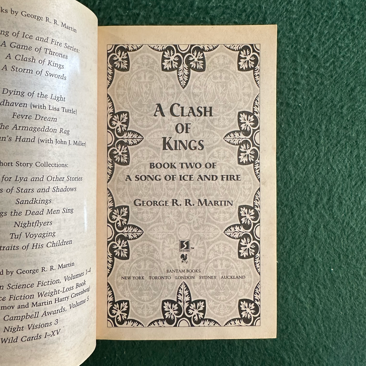 Vintage Fantasy Paperback: George RR Martin - A Clash of Kings FIRST PRINTING